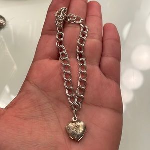 Silver hardware open heart pendent
